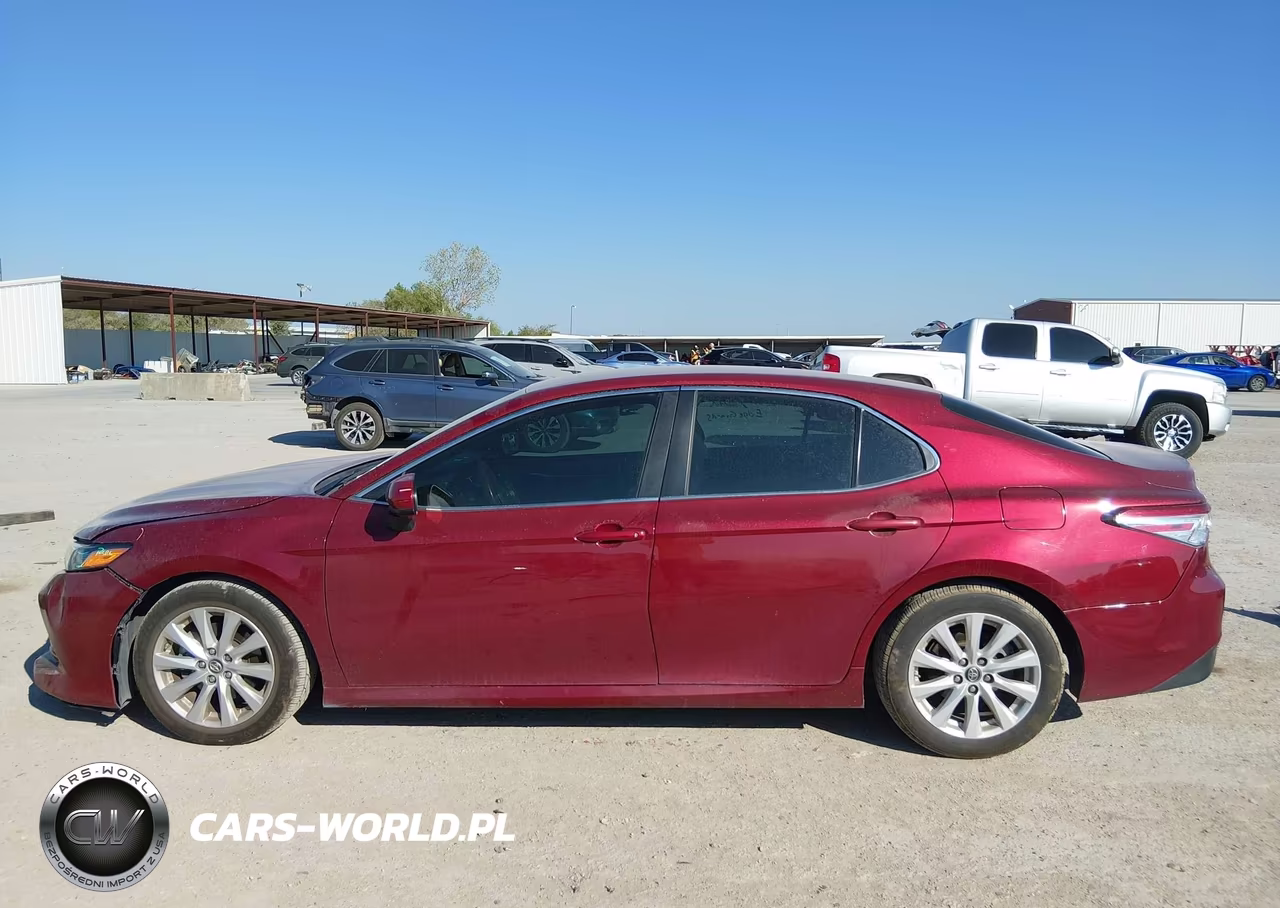2018 Toyota Camry Le VIN:4T1B11HK9JU523086 - 14