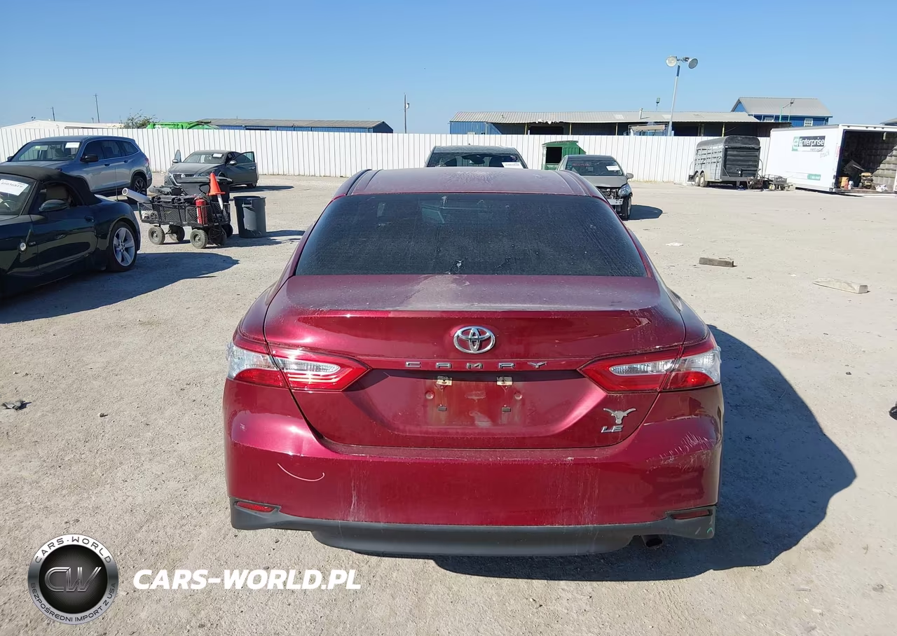 2018 Toyota Camry Le VIN:4T1B11HK9JU523086 - 16