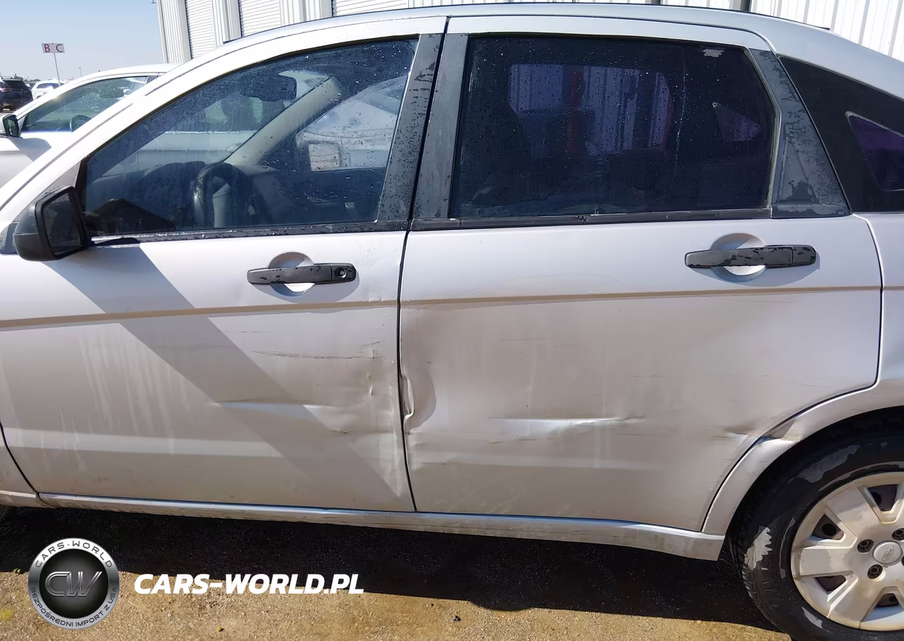 2008 Ford Focus S VIN:1FAHP34NX8W233310 - 6