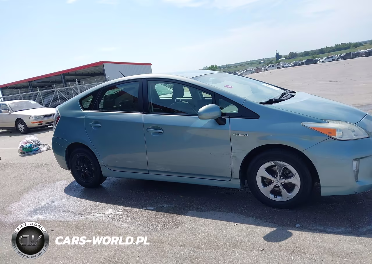 2013 Toyota Prius Two VIN:JTDKN3DU2D1641076 - 14