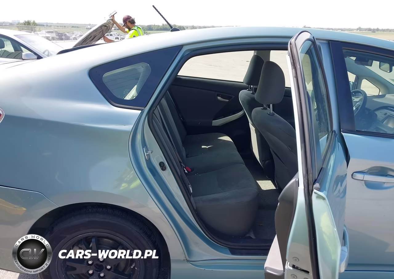 2013 Toyota Prius Two VIN:JTDKN3DU2D1641076 - 8