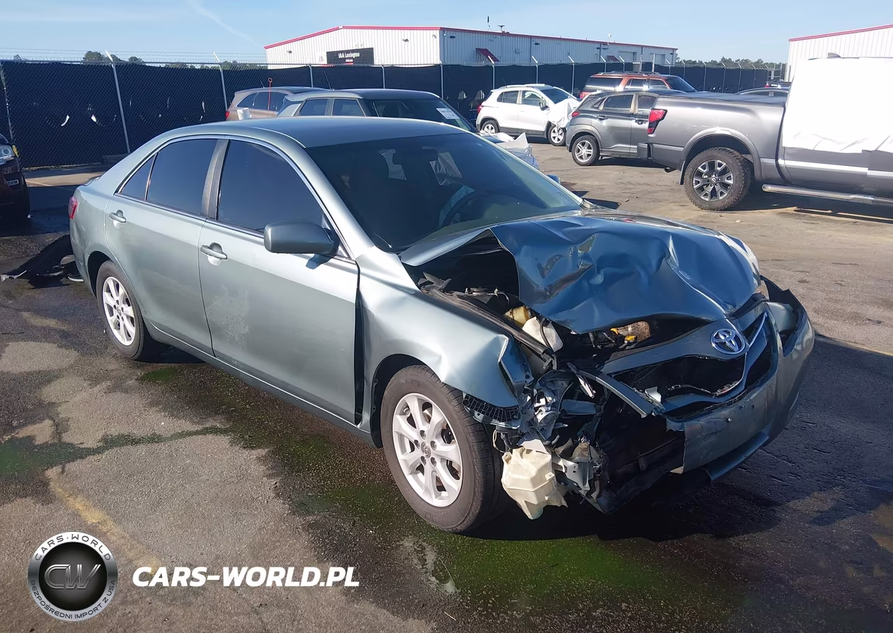 2011 Toyota Camry Le – zdjęcie 1 z 16