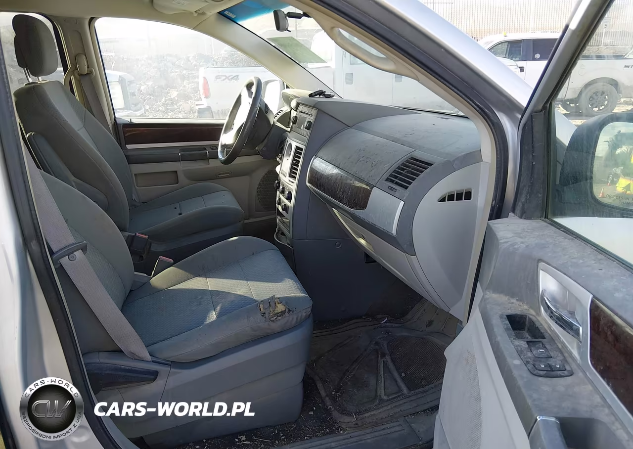 2010 Chrysler Town & Country Touring VIN:2A4RR5D12AR319575 - 5