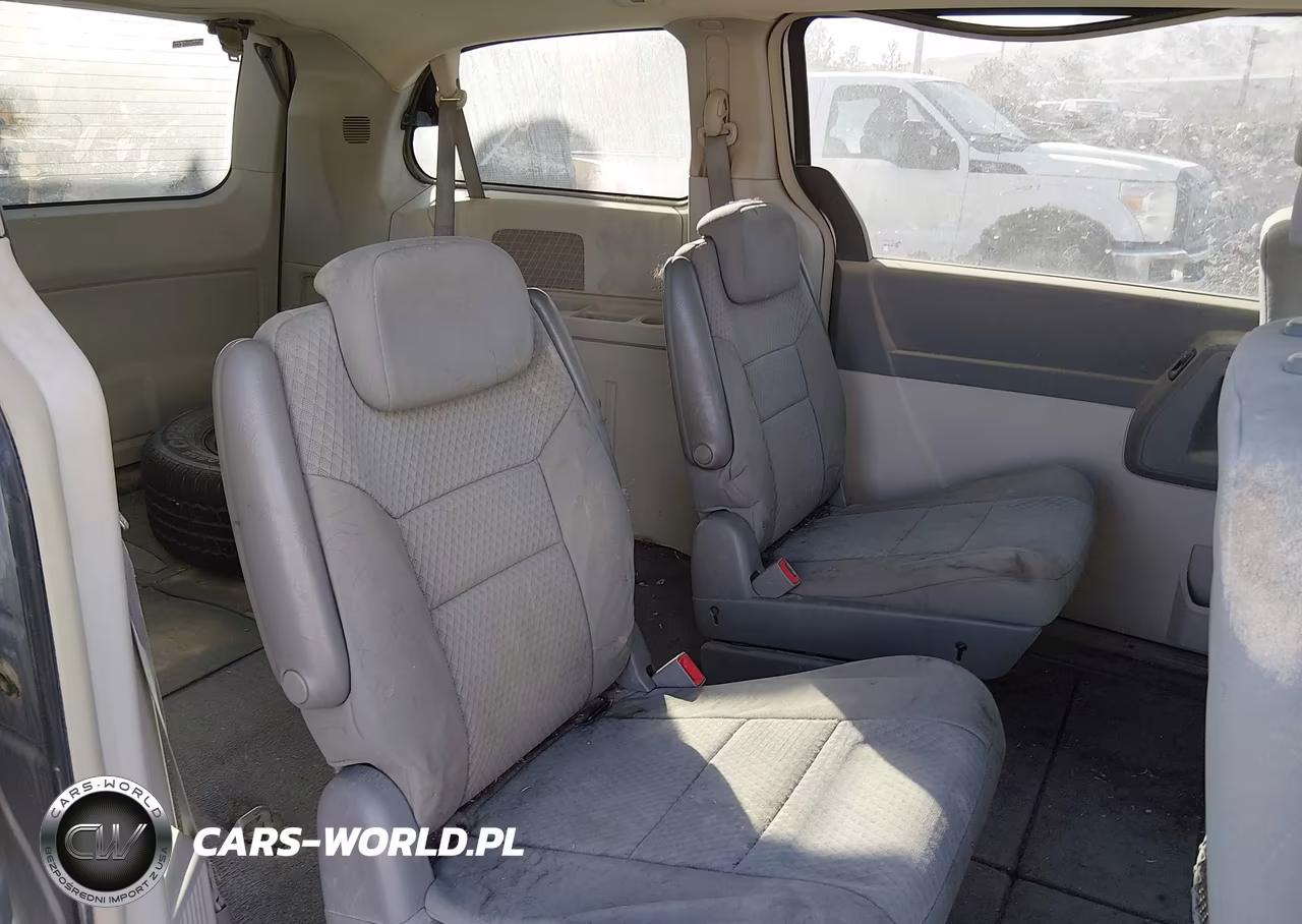 2010 Chrysler Town & Country Touring VIN:2A4RR5D12AR319575 - 8
