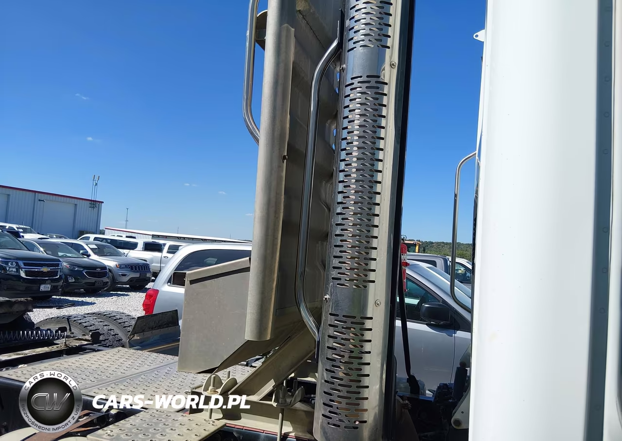 2013 Freightliner Cascadia 113 VIN:1FUJGBDV5DLFF6463 - 4