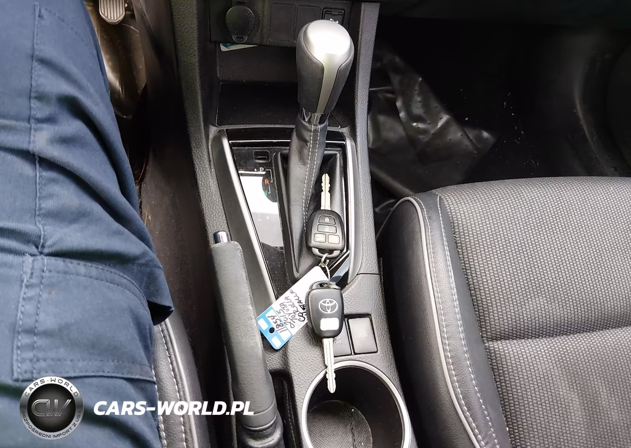 2015 Toyota Corolla S Plus VIN:5YFBURHE2FP318184 - 11