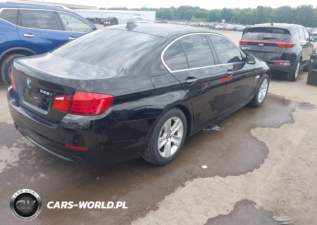 2012 BMW 528I xDrive VIN:WBAXH5C57CDW07566 - 4