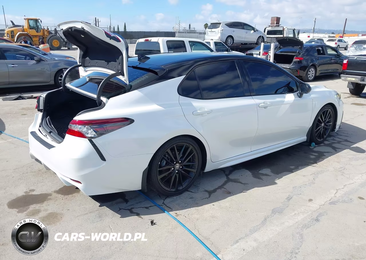 2022 Toyota Camry Xse Hybrid VIN:4T1K31AK2NU042753 - 4