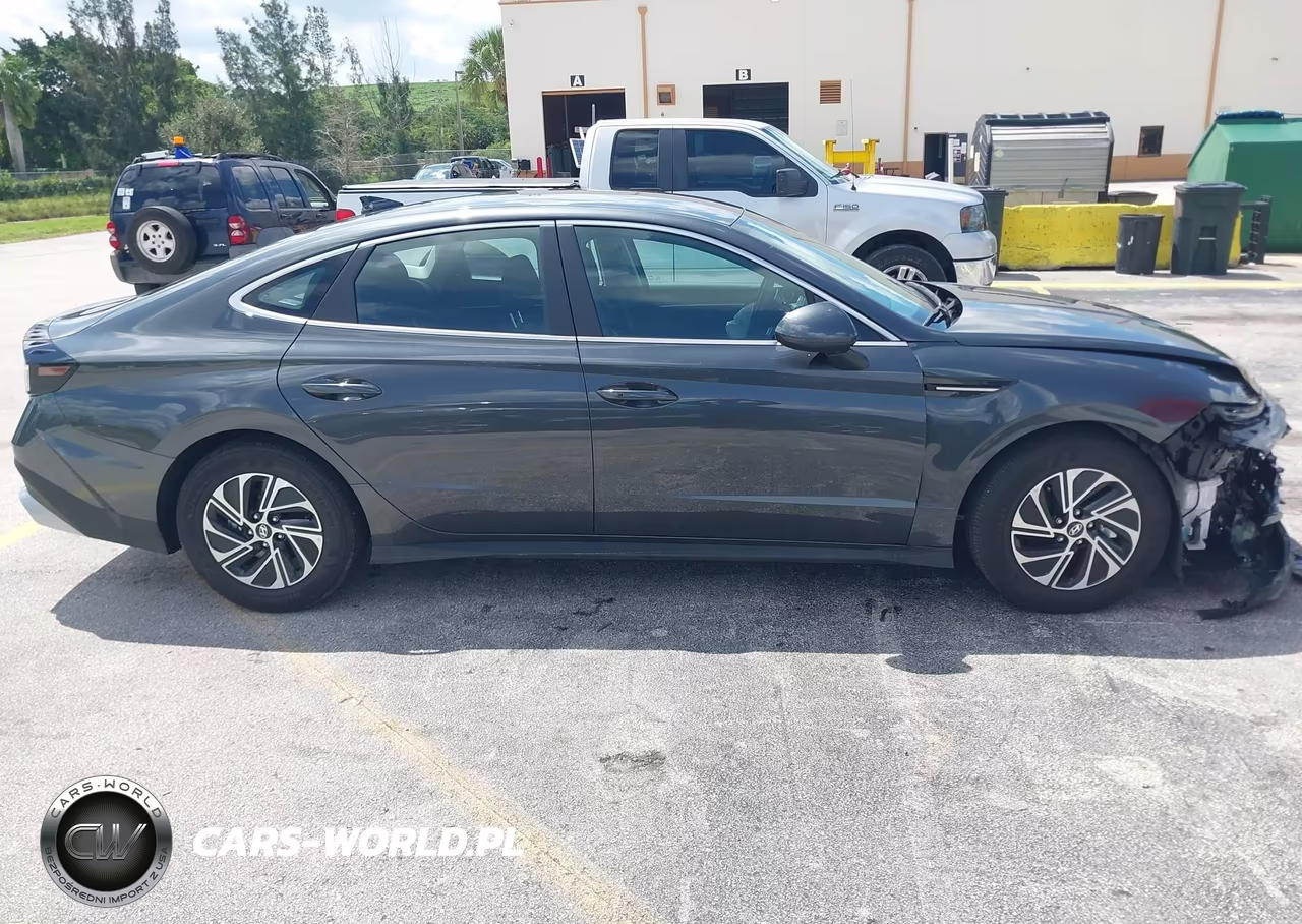 2026 Hyundai Sonata Hybrid Blue VIN:KMHL24JJ1TA167001 - 13