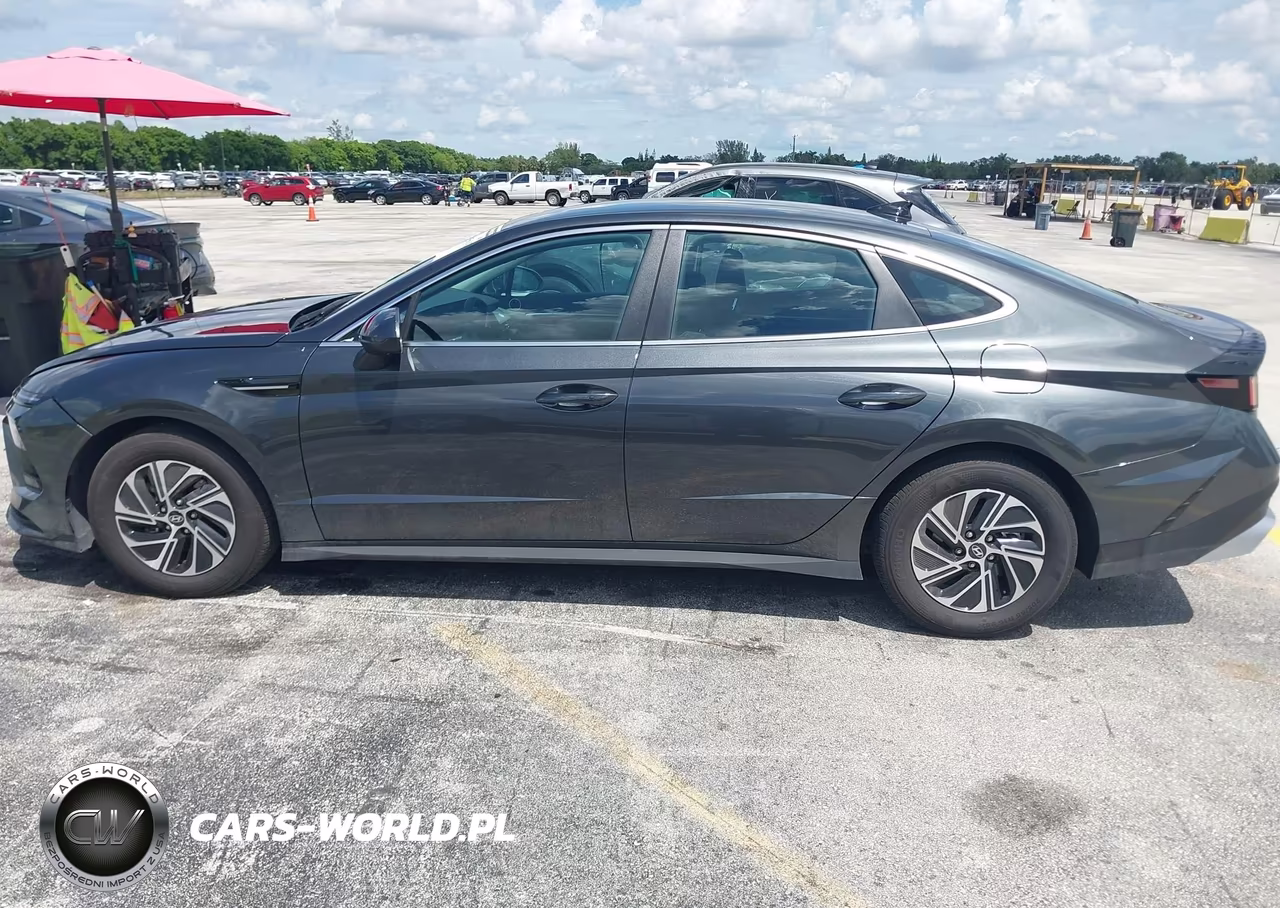 2026 Hyundai Sonata Hybrid Blue VIN:KMHL24JJ1TA167001 - 14