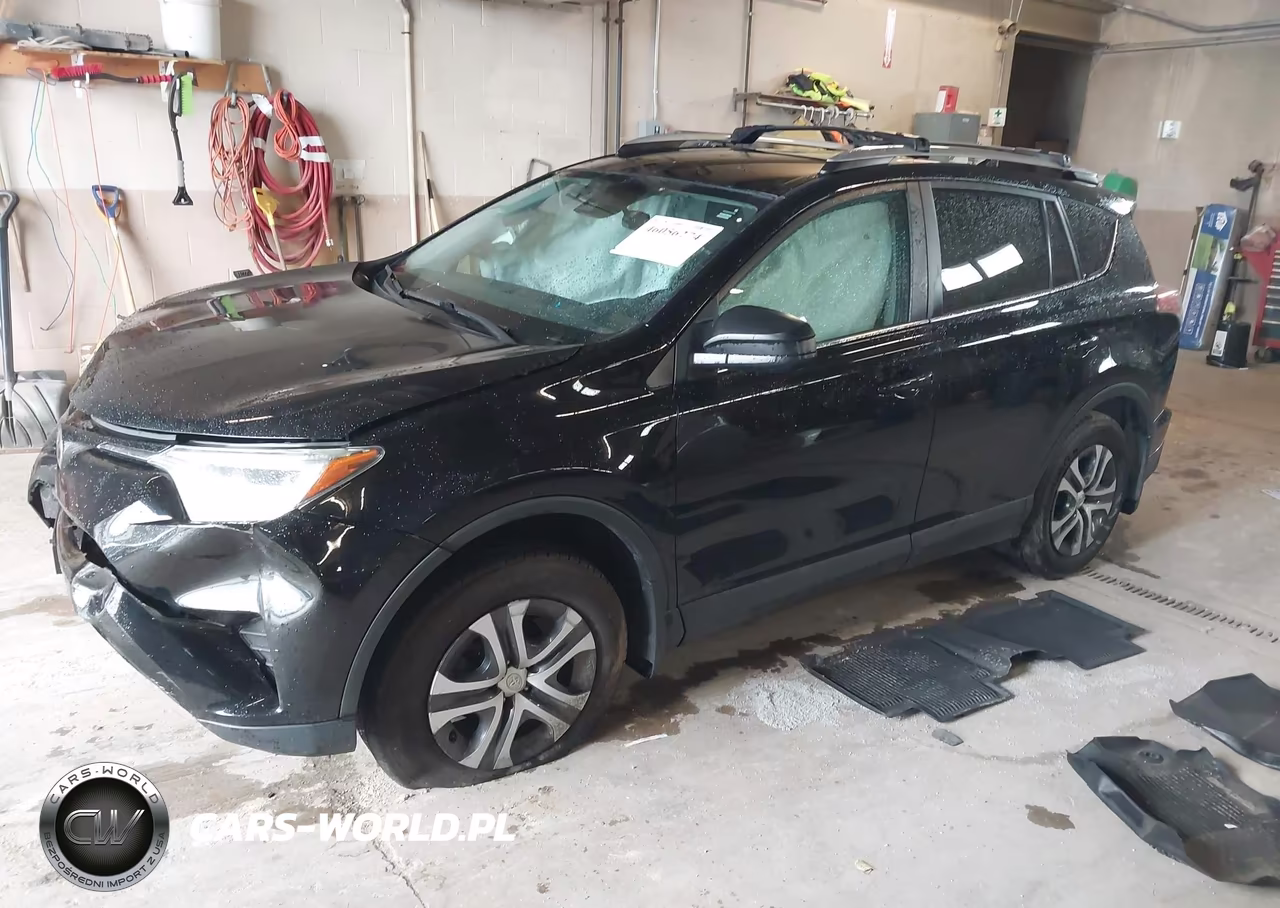 2018 Toyota Rav4 Le VIN:2T3BFREV5JW755688 - 2