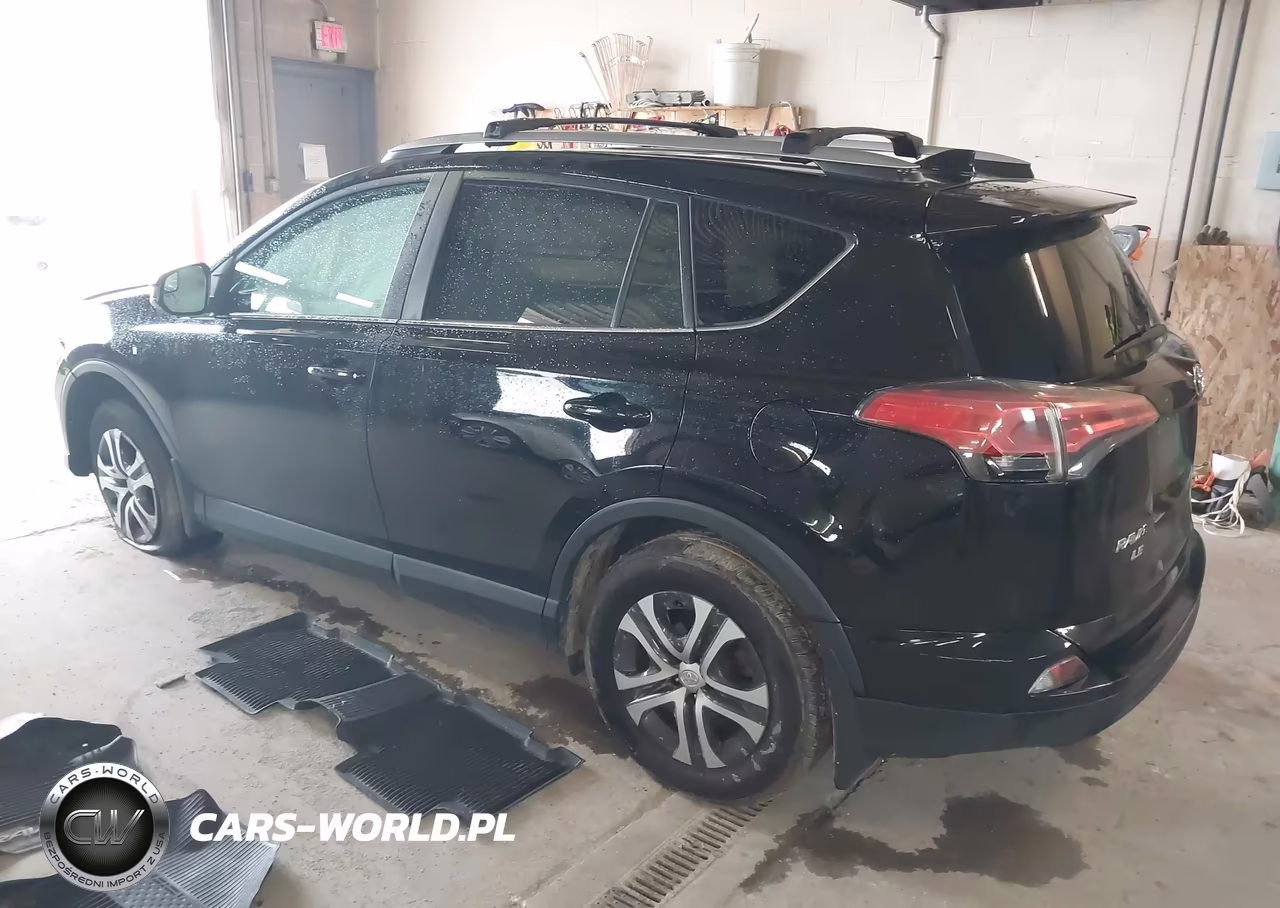 2018 Toyota Rav4 Le VIN:2T3BFREV5JW755688 - 3