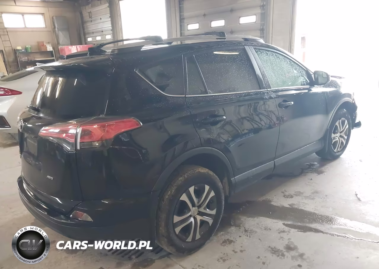 2018 Toyota Rav4 Le VIN:2T3BFREV5JW755688 - 4