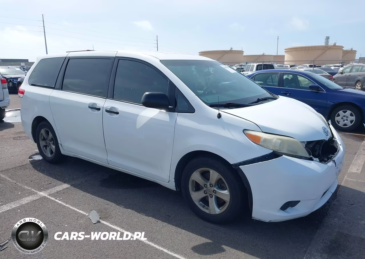 2013 Toyota Sienna L V6 7 Passenger