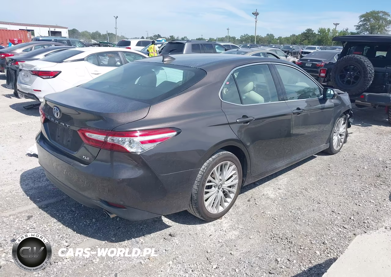 2019 Toyota Camry Xle VIN:4T1B11HK8KU804328 - 4