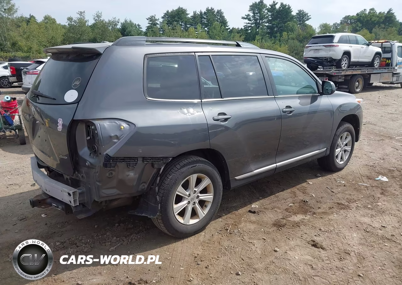 2013 Toyota Highlander Se V6 VIN:5TDBK3EHXDS253087 - 4