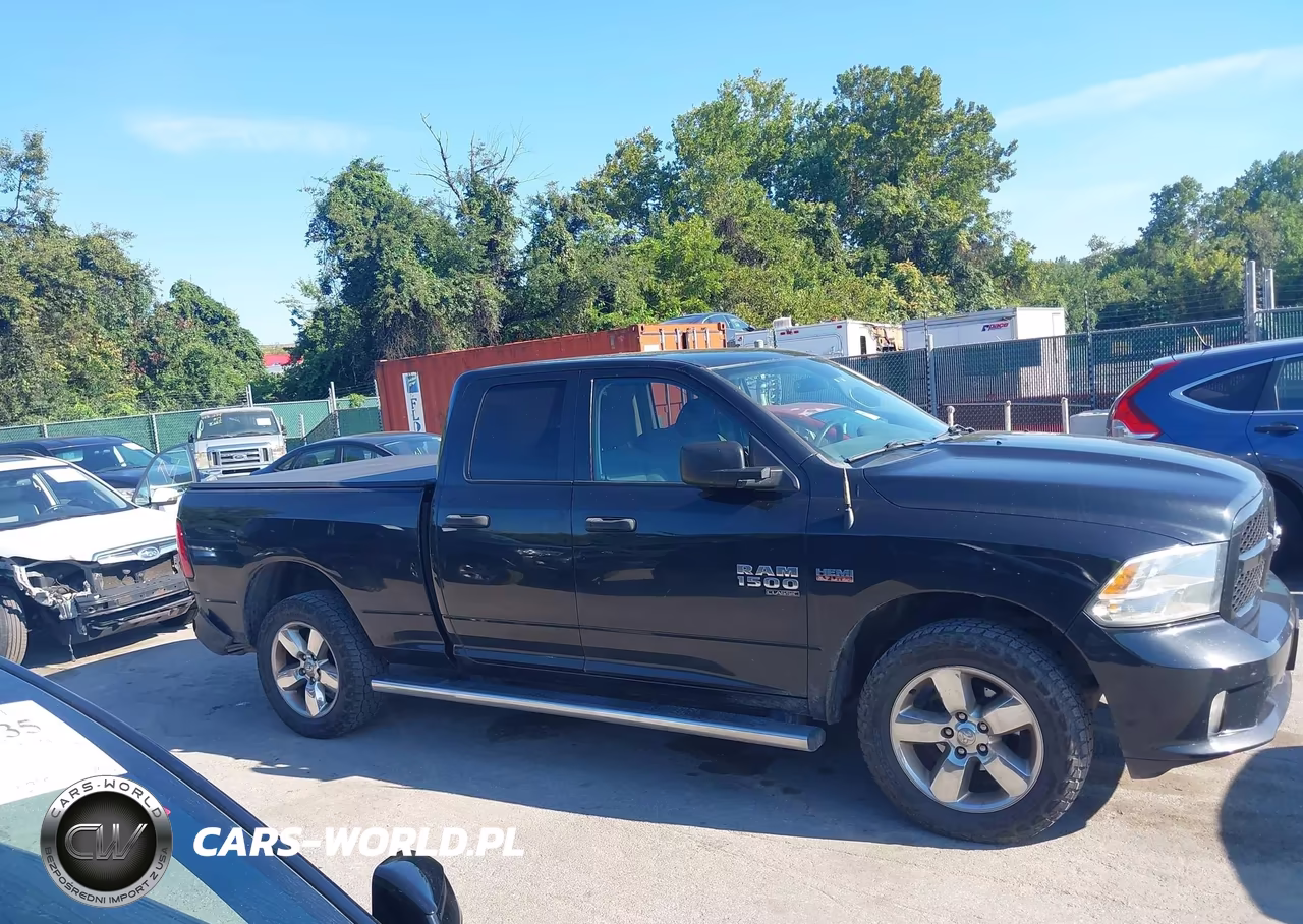 2019 Ram 1500 Classic Tradesman VIN:1C6RR7FTXKS502066 - 13