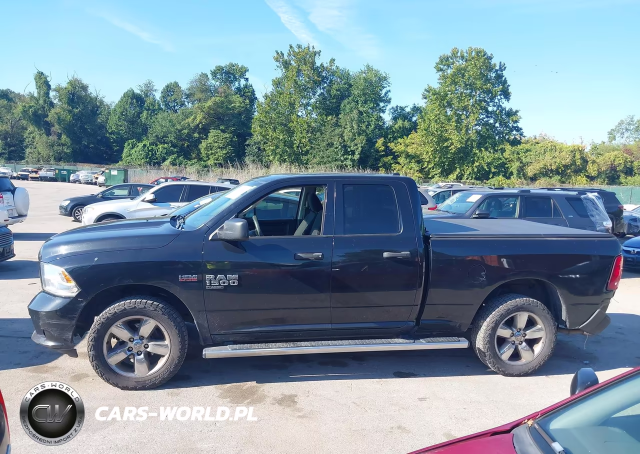 2019 Ram 1500 Classic Tradesman VIN:1C6RR7FTXKS502066 - 14