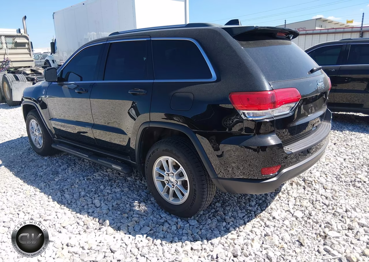 2019 Jeep Grand Cherokee Laredo E 4X4 VIN:1C4RJFAG7KC807510 - 3