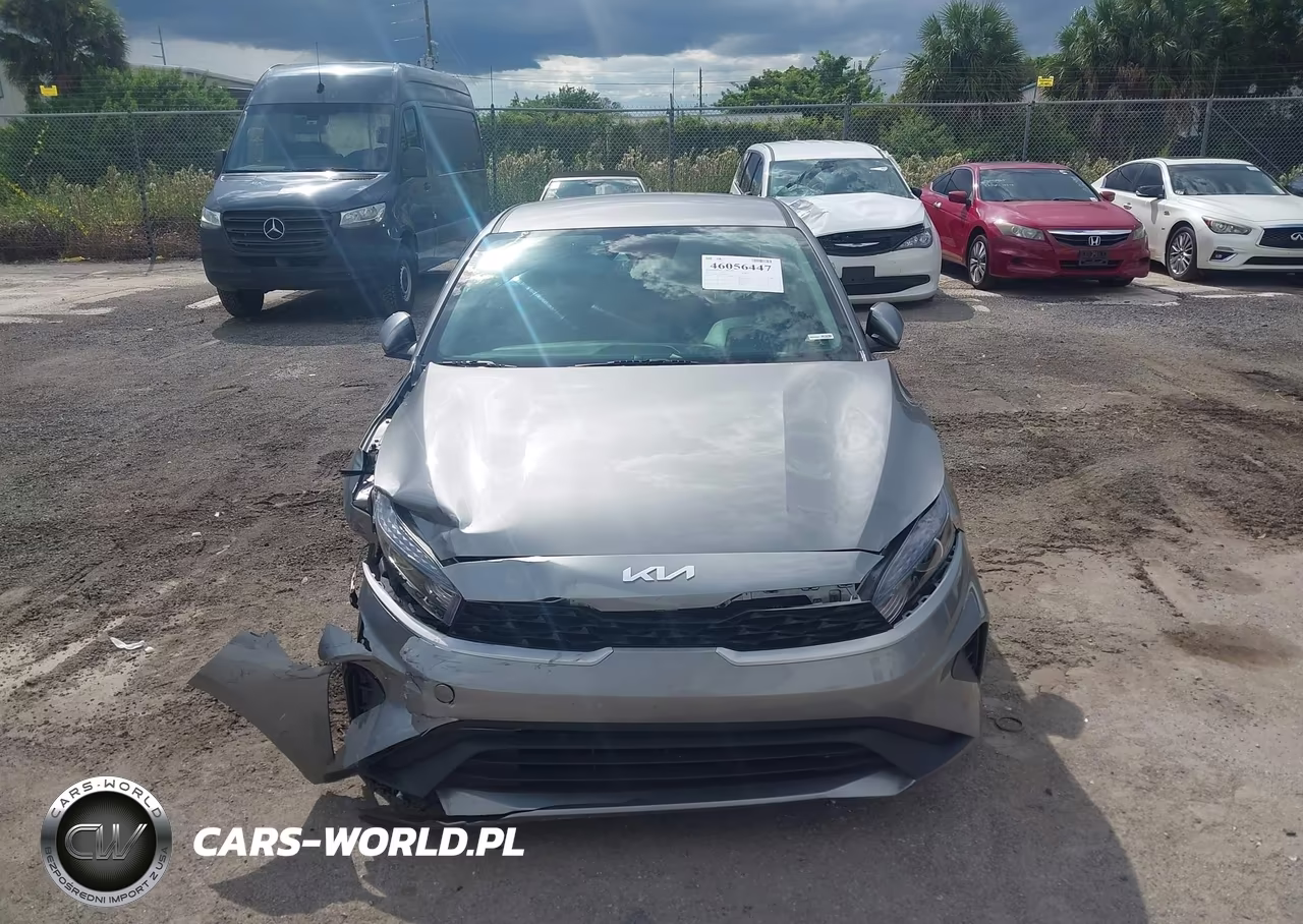 2023 Kia Forte Lxs VIN:3KPF24AD7PE588302 - 12
