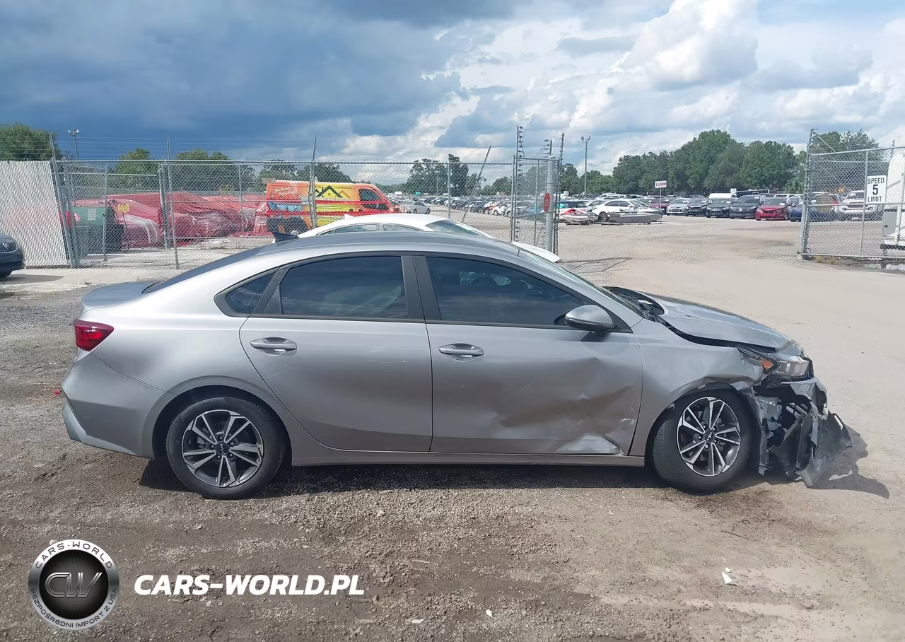 2023 Kia Forte Lxs VIN:3KPF24AD7PE588302 - 13