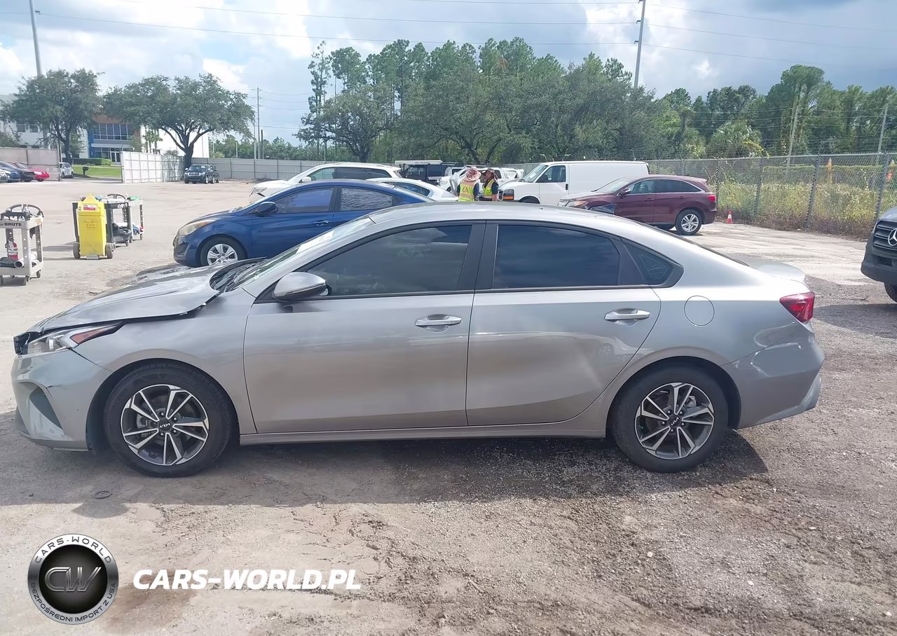 2023 Kia Forte Lxs VIN:3KPF24AD7PE588302 - 14