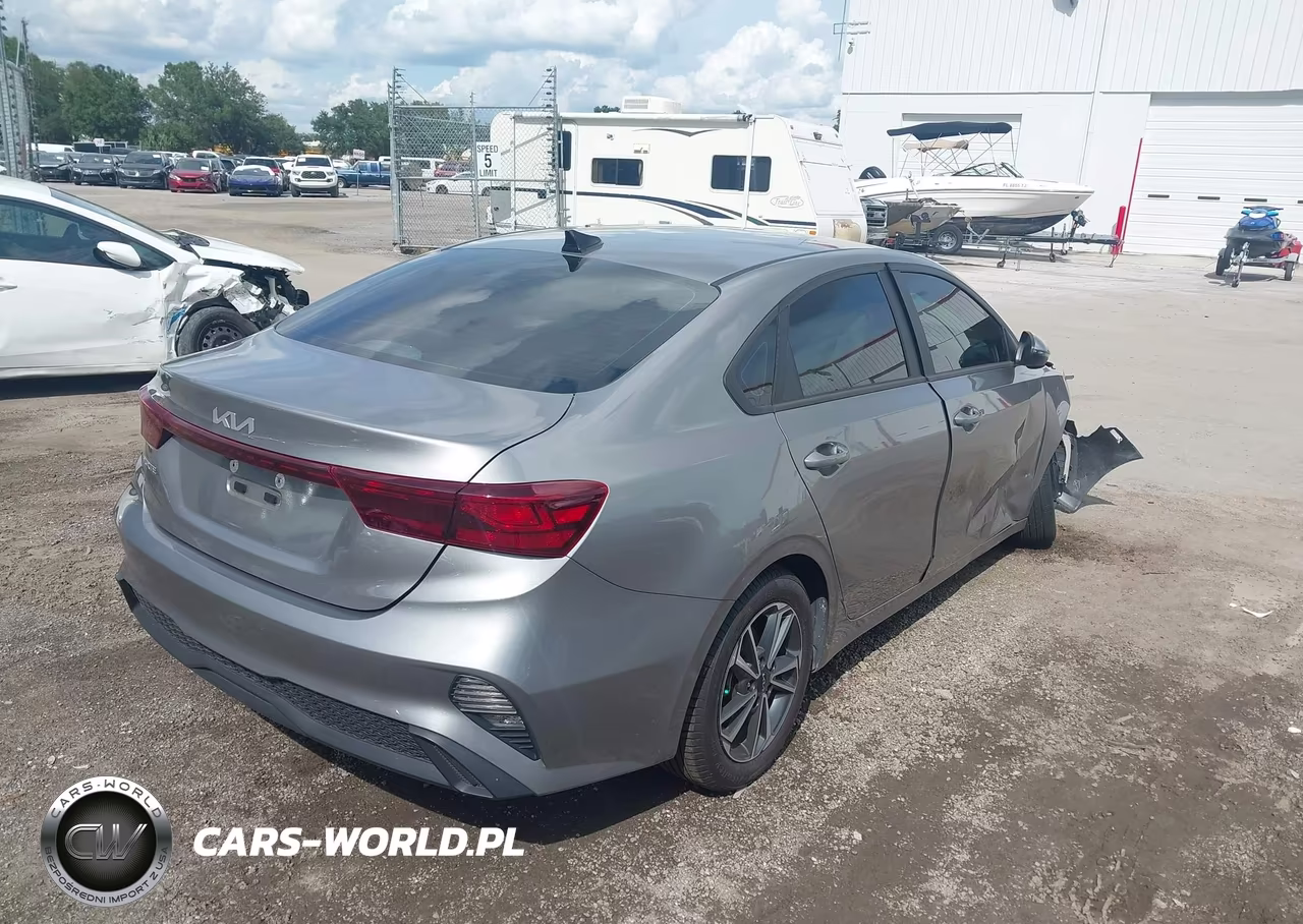 2023 Kia Forte Lxs VIN:3KPF24AD7PE588302 - 4