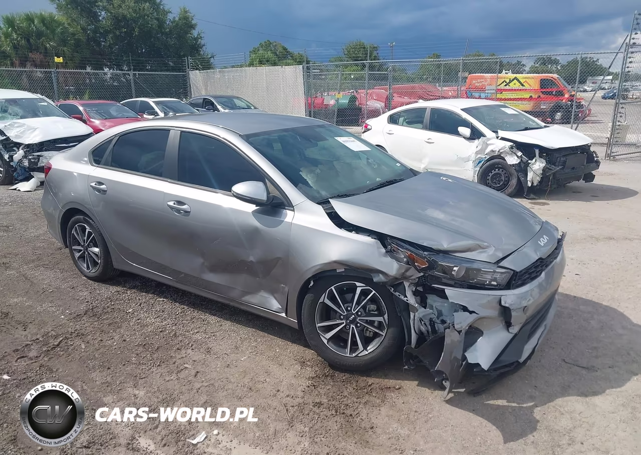 2023 Kia Forte Lxs VIN:3KPF24AD7PE588302 - 6
