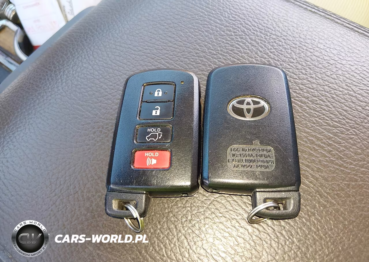 2019 Toyota Highlander Limited VIN:5TDYZRFH5KS359709 - 11