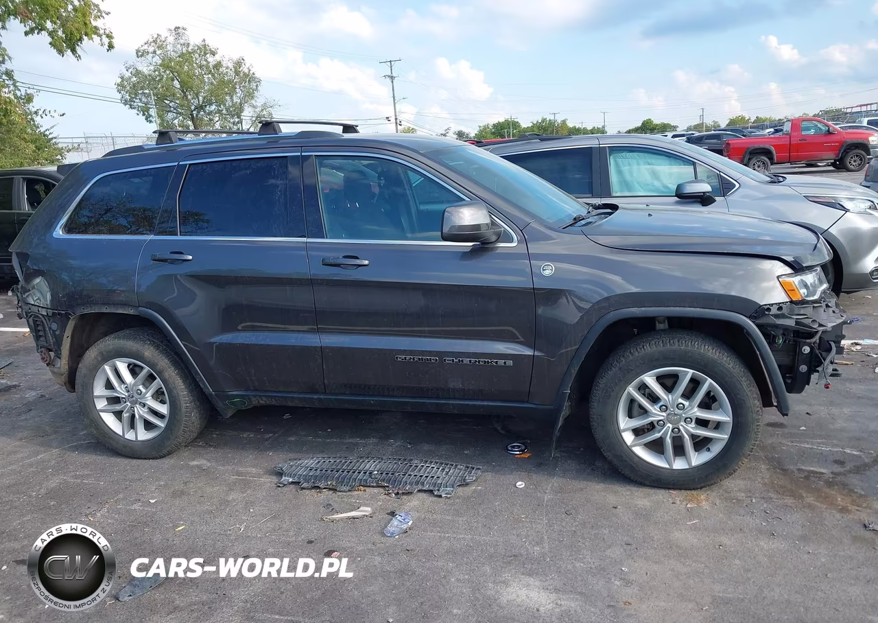 2017 Jeep Grand Cherokee Laredo 4X4 VIN:1C4RJFAG1HC940353 - 14