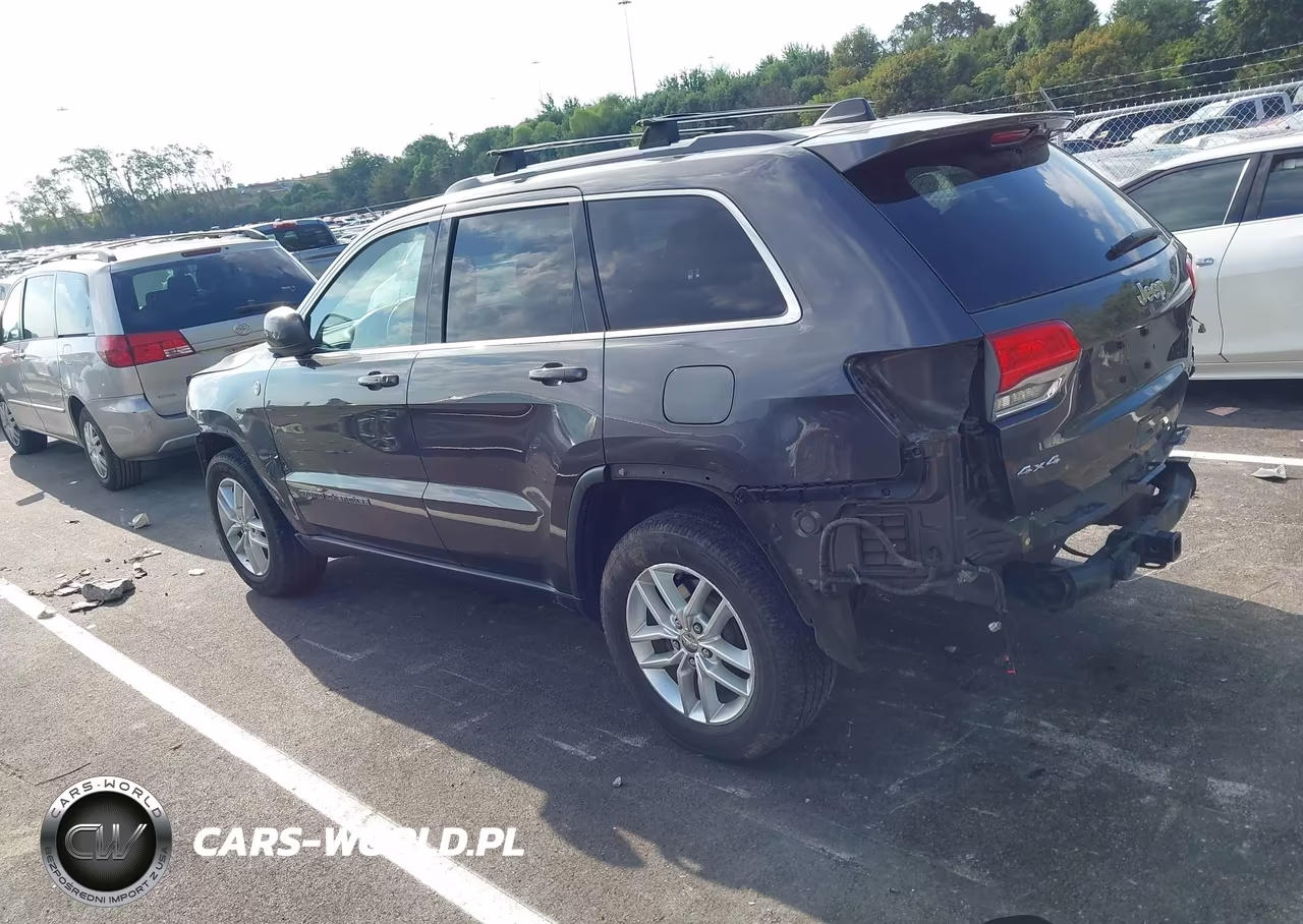2017 Jeep Grand Cherokee Laredo 4X4 VIN:1C4RJFAG1HC940353 - 3
