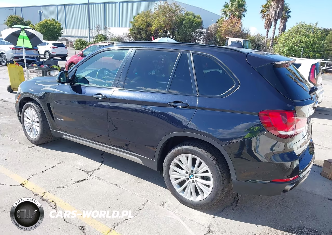 2018 BMW X5 xDrive35I VIN:5UXKR0C5XJ0X91482 - 3