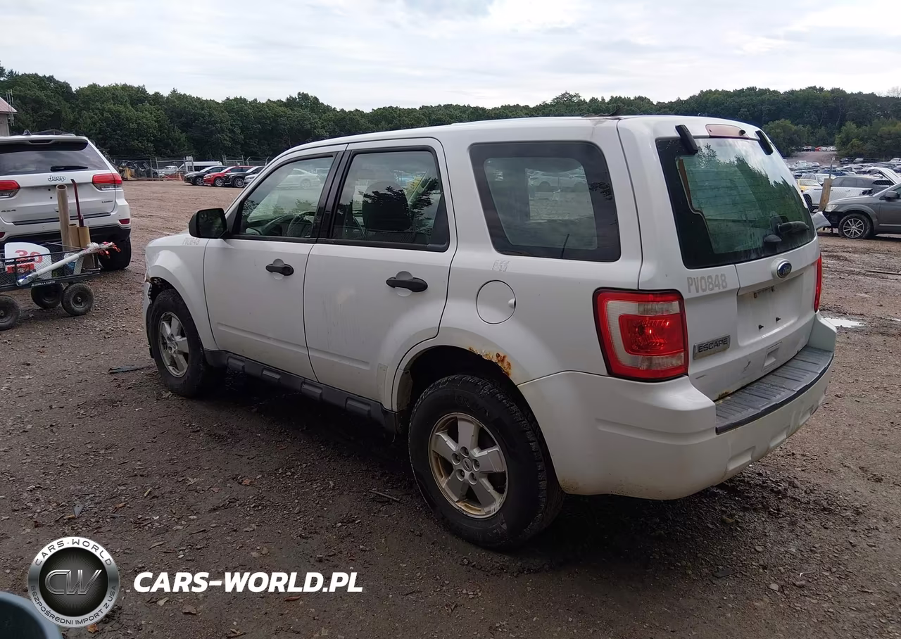 2011 Ford Escape Xls VIN:1FMCU0C74BKC64304 - 3