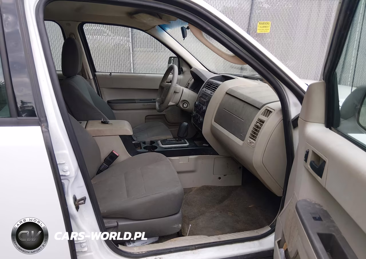 2011 Ford Escape Xls VIN:1FMCU0C74BKC64304 - 5