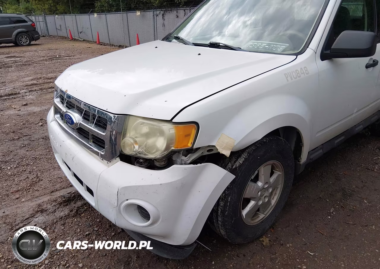 2011 Ford Escape Xls VIN:1FMCU0C74BKC64304 - 6