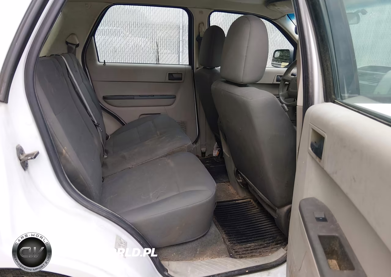 2011 Ford Escape Xls VIN:1FMCU0C74BKC64304 - 8