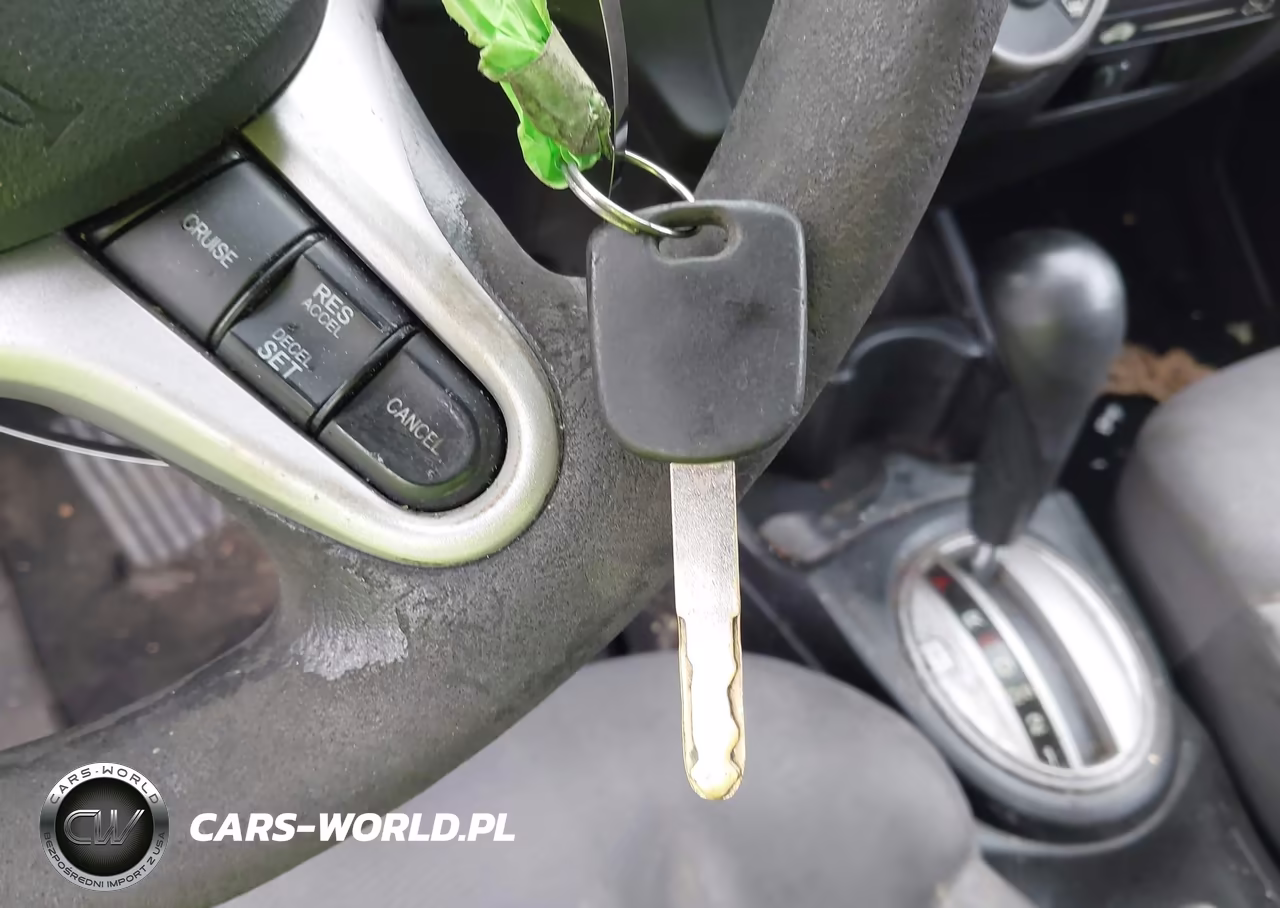 2013 Honda Fit VIN:JHMGE8H32DC074701 - 11