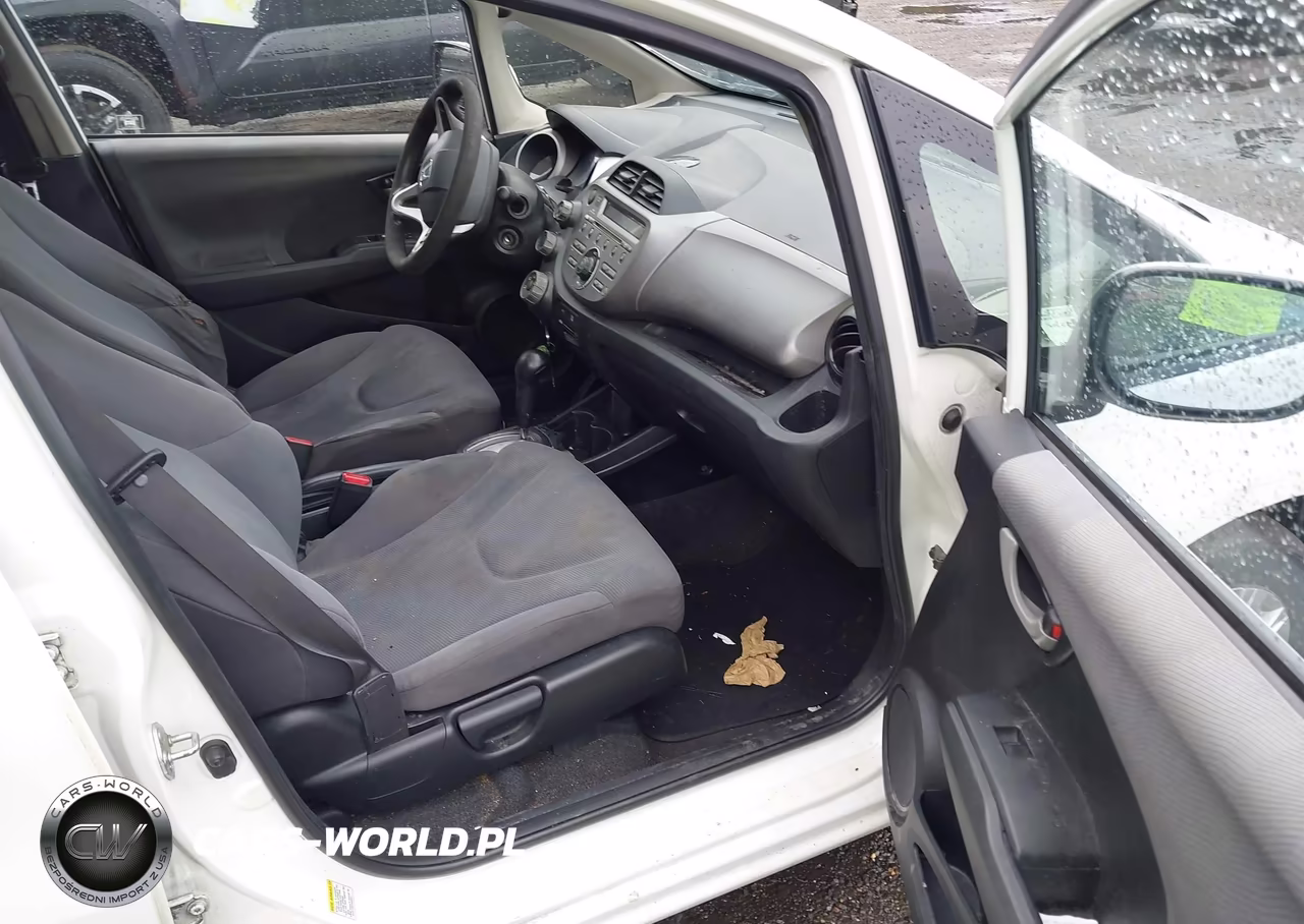 2013 Honda Fit VIN:JHMGE8H32DC074701 - 5