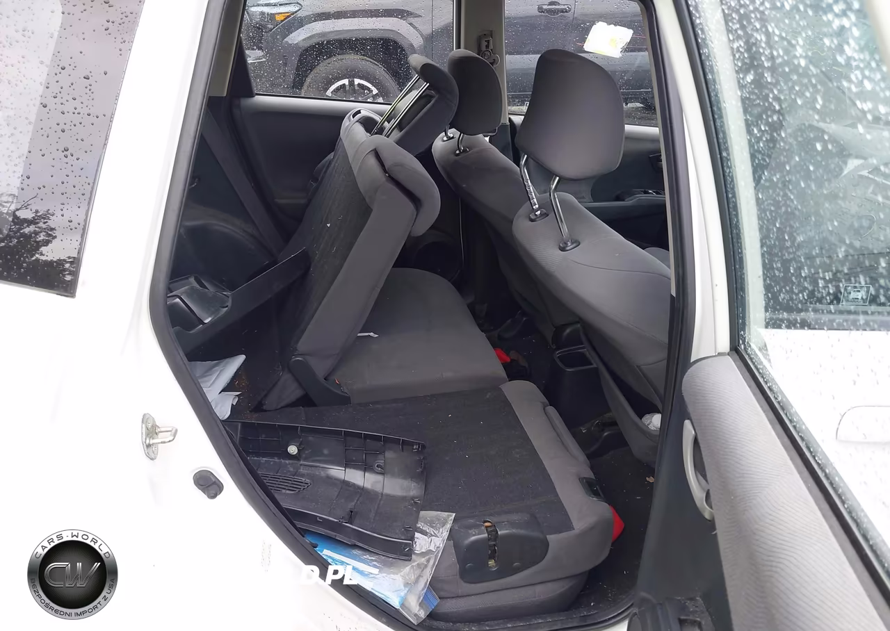 2013 Honda Fit VIN:JHMGE8H32DC074701 - 8