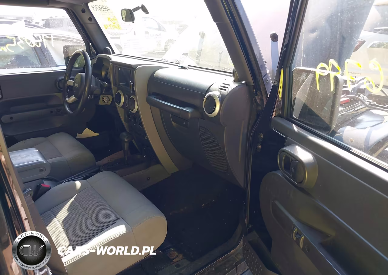 2009 Jeep Wrangler Unlimited Sahara VIN:1J4GB591X9L754076 - 5