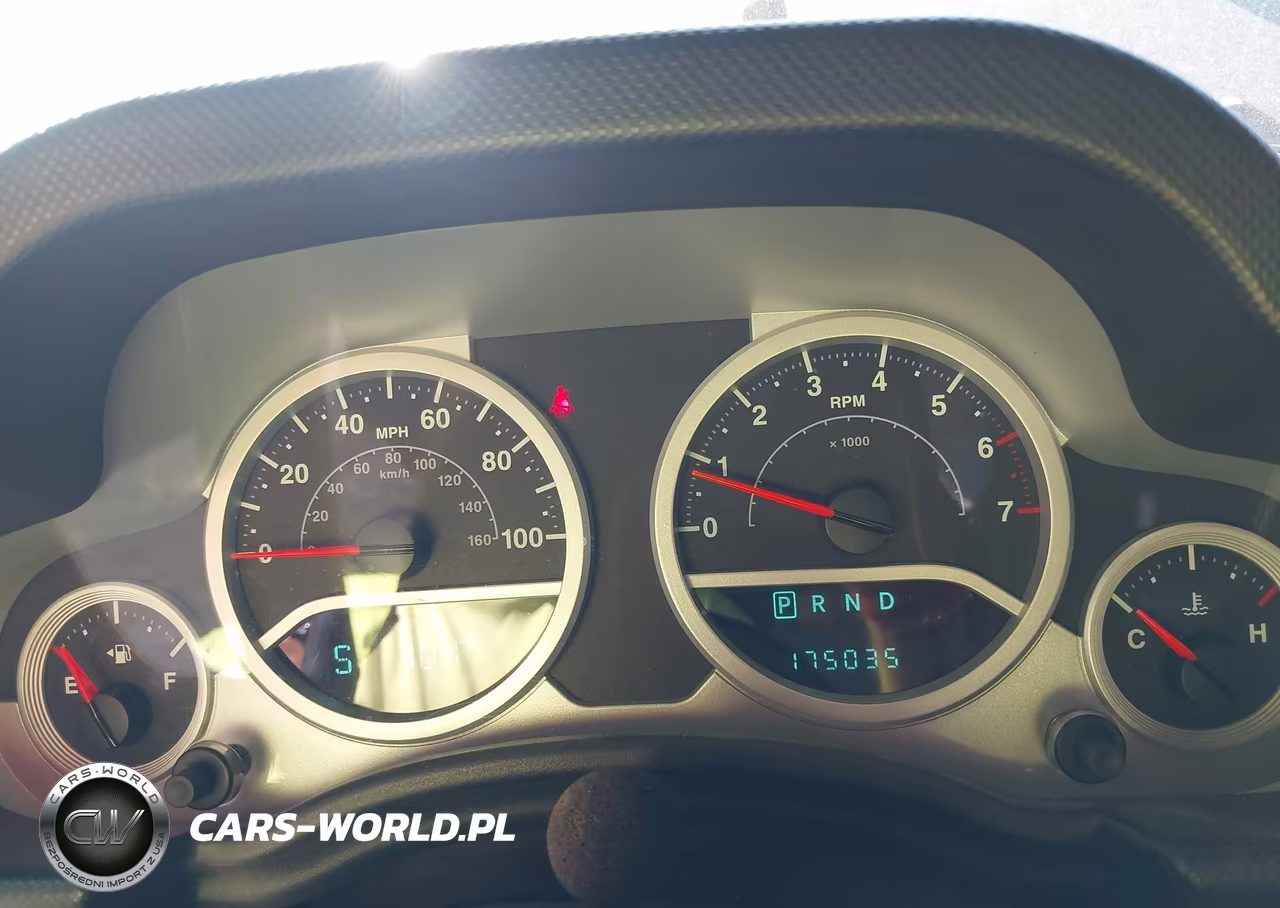 2009 Jeep Wrangler Unlimited Sahara VIN:1J4GB591X9L754076 - 7