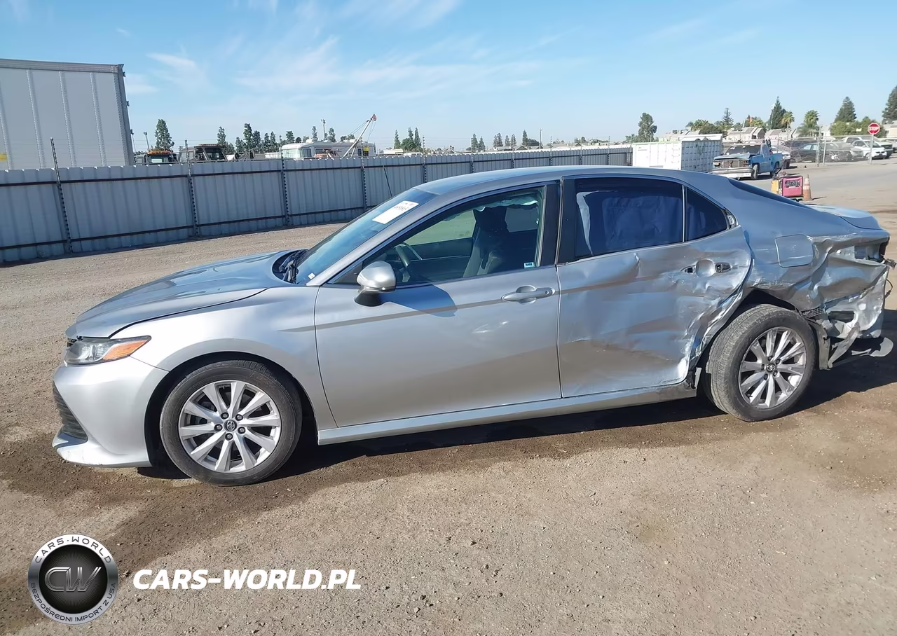2018 Toyota Camry Le VIN:4T1B11HK8JU591539 - 15