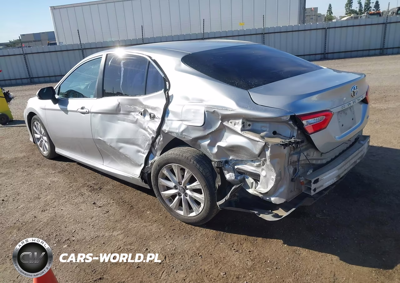 2018 Toyota Camry Le VIN:4T1B11HK8JU591539 - 3