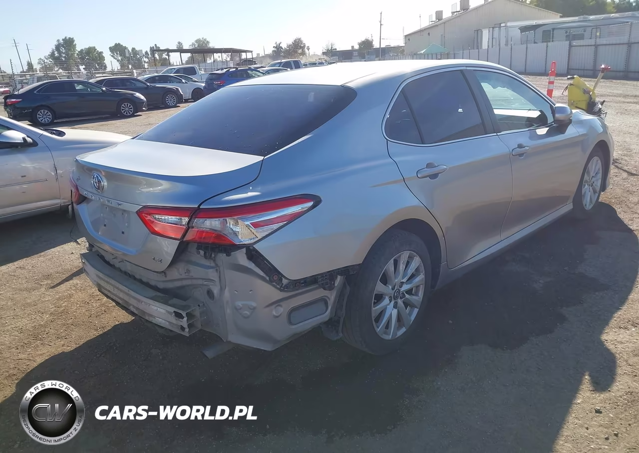 2018 Toyota Camry Le VIN:4T1B11HK8JU591539 - 4