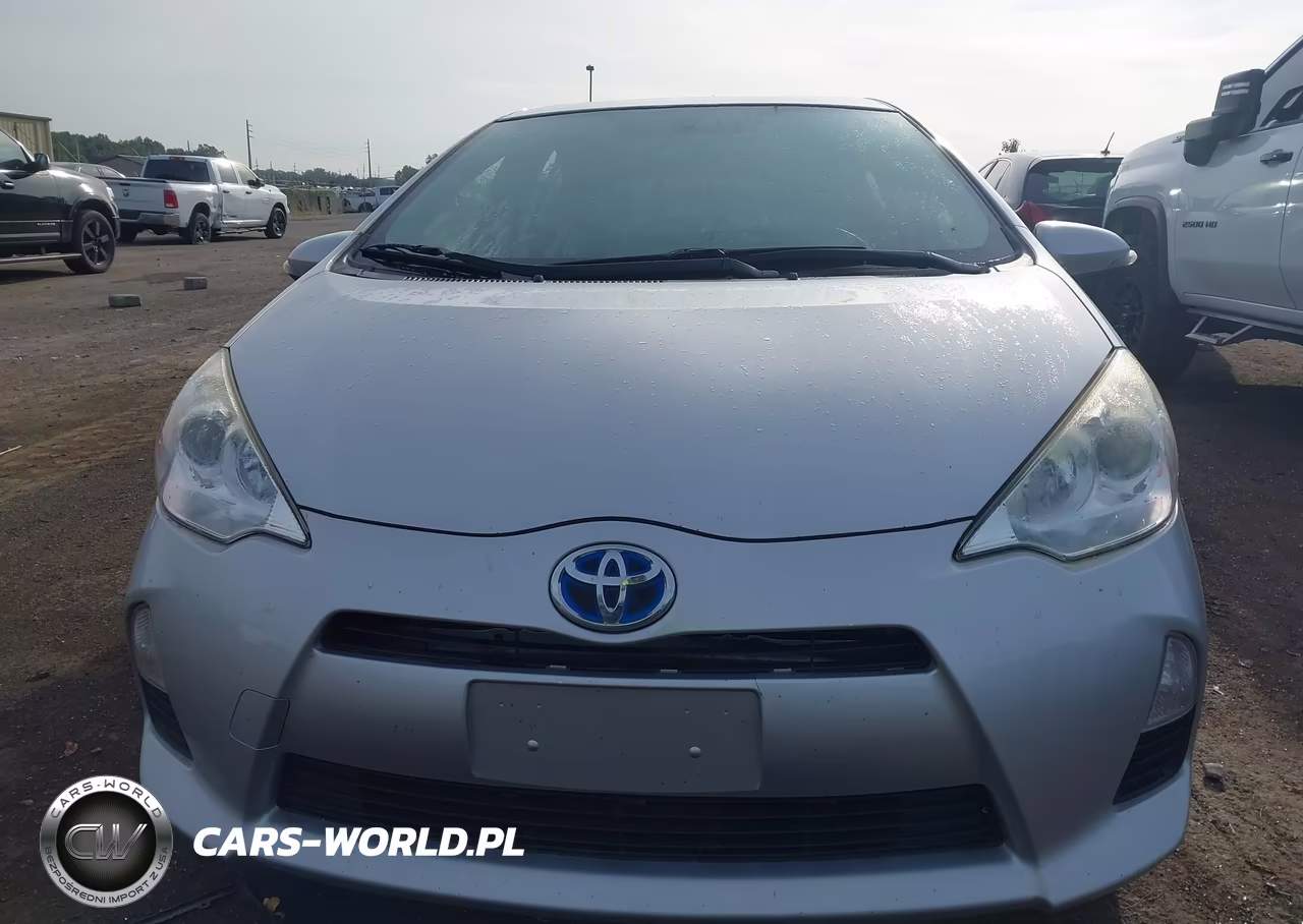 2014 Toyota Prius C Two VIN:JTDKDTB3XE1079491 - 11