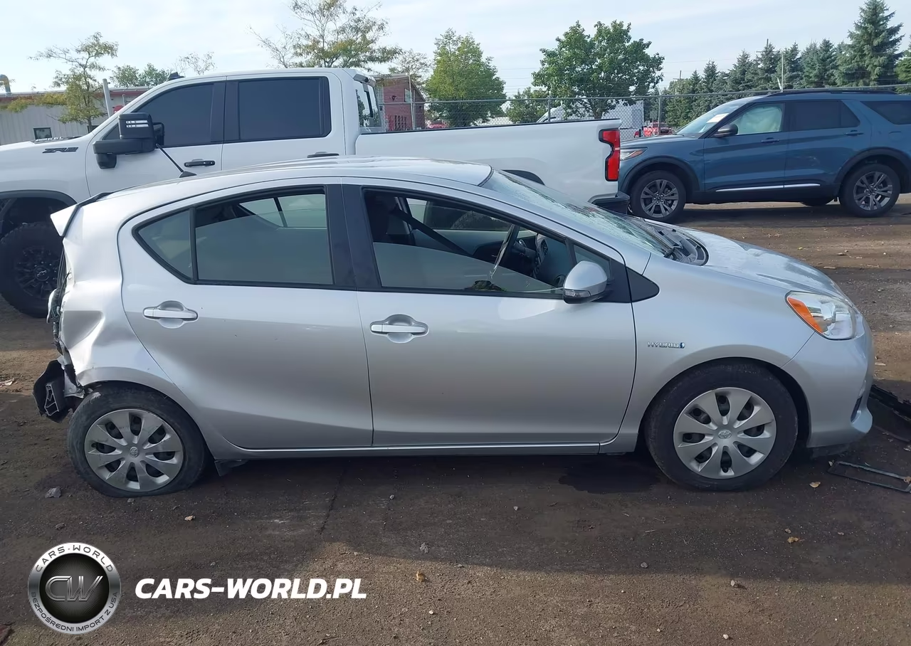 2014 Toyota Prius C Two VIN:JTDKDTB3XE1079491 - 12
