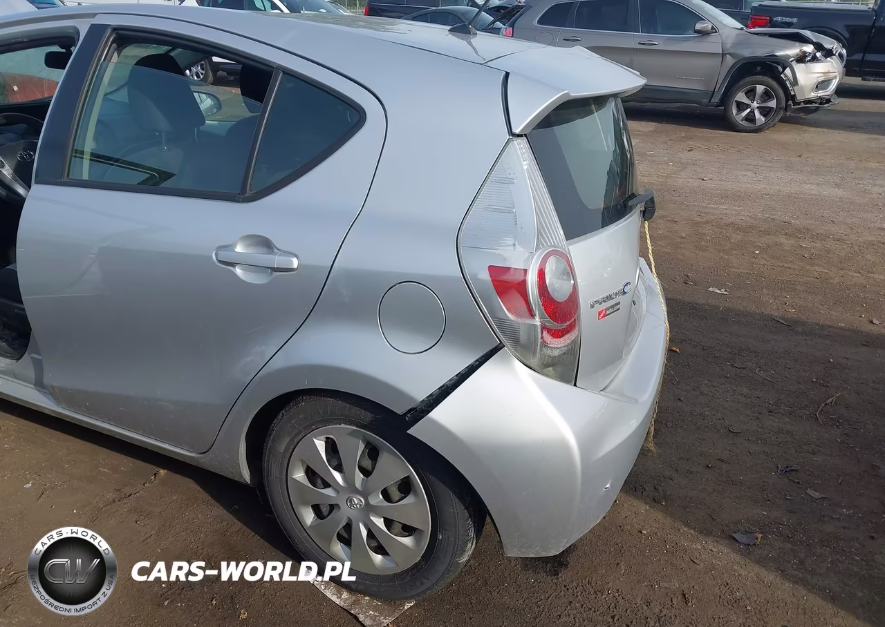 2014 Toyota Prius C Two VIN:JTDKDTB3XE1079491 - 17