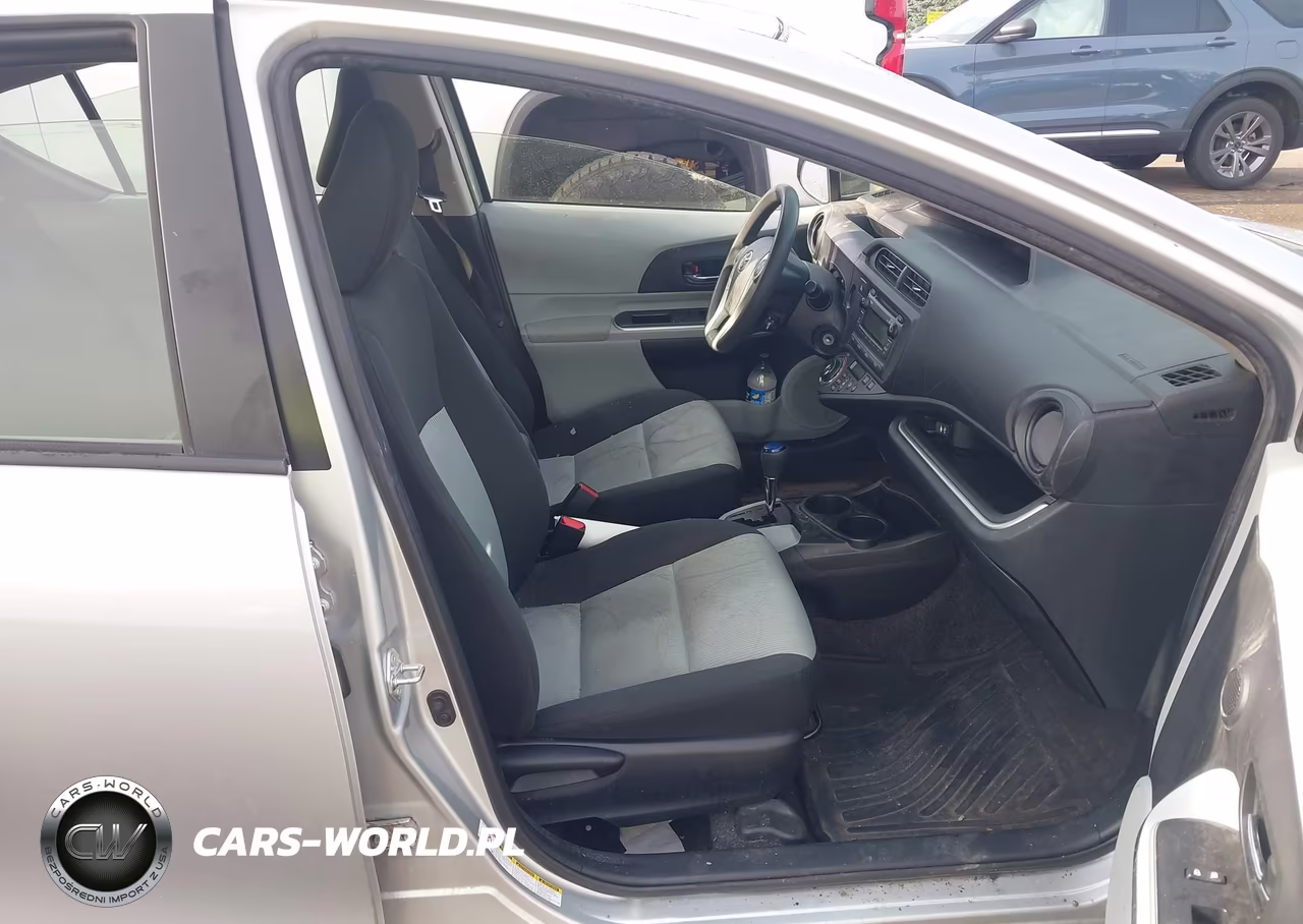 2014 Toyota Prius C Two VIN:JTDKDTB3XE1079491 - 5