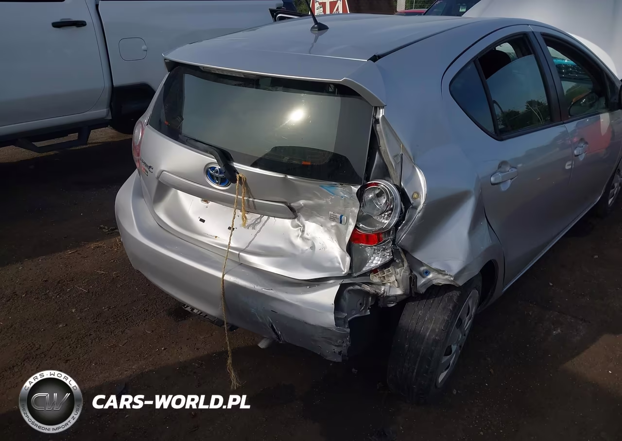 2014 Toyota Prius C Two VIN:JTDKDTB3XE1079491 - 6