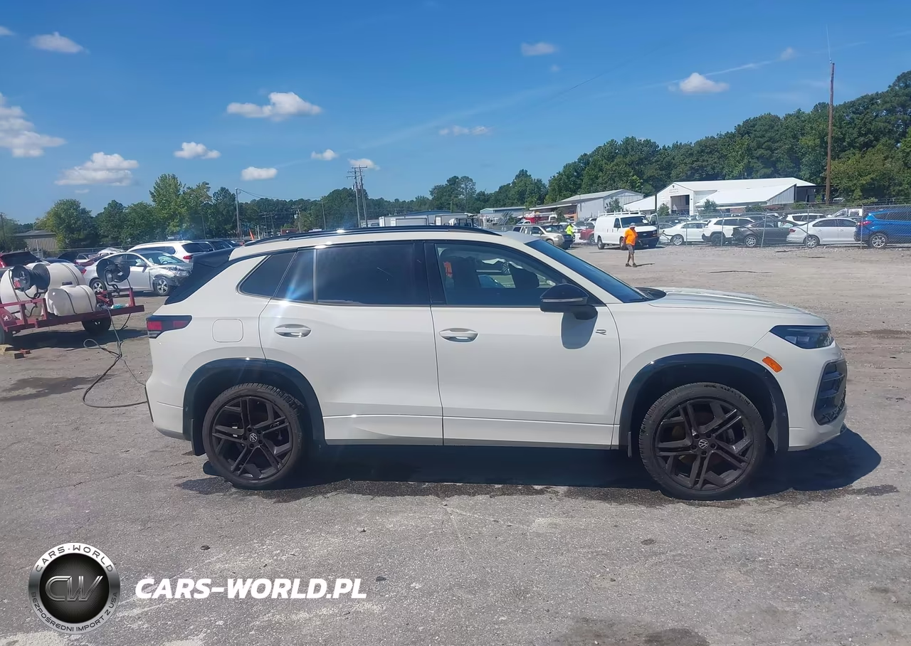 2026 Volkswagen Tiguan Se R-Line Black VIN:3VVGR7RM6TM057910 - 13